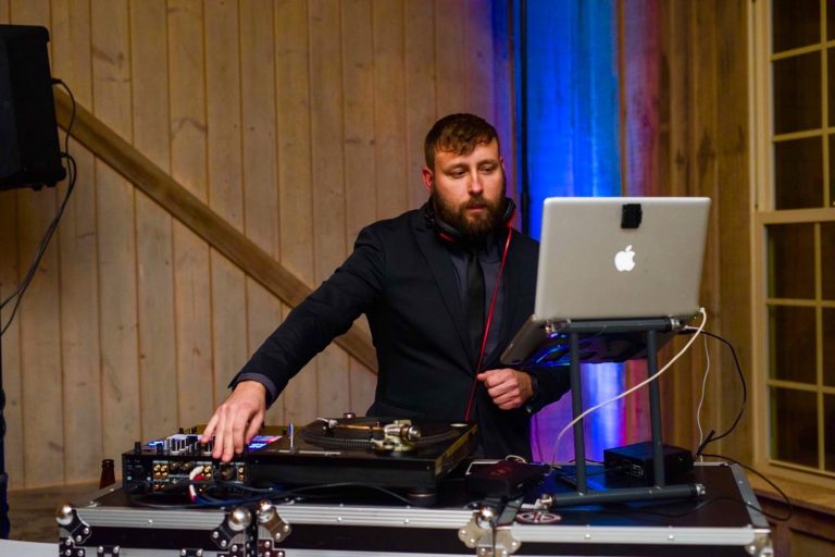 Unveiling Elegance: Wedding DJ Mastery for Unforgettable Moments