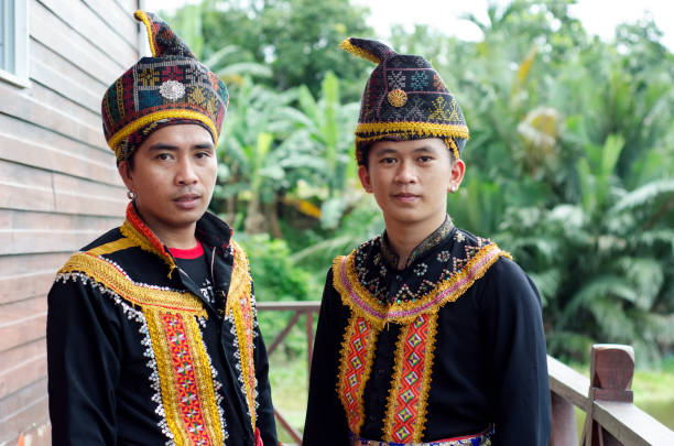 baju tradisional melayu